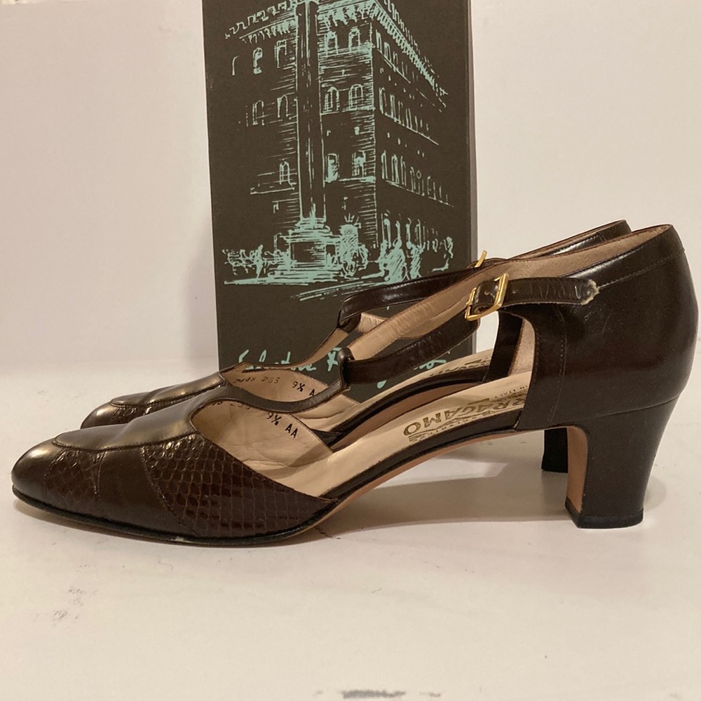 Salvatore Ferragamo dark brown T strap Mary Jane pumps 9 1/2 AA